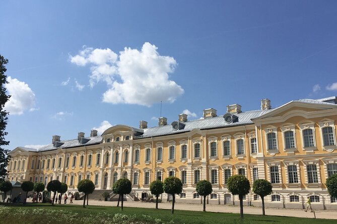 2 countries! Hill of Crosses, Rundale Palace and Bauska castle - Timing, comfort, and what to pack