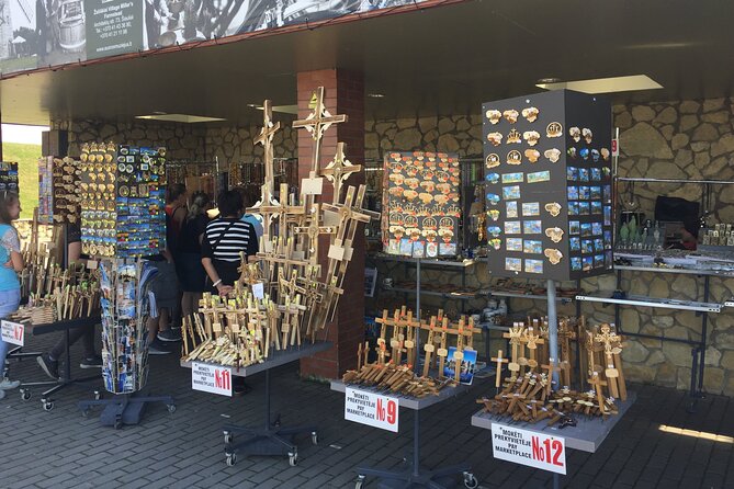 2 countries! Hill of Crosses, Rundale Palace and Bauska castle - Who should book this experience?