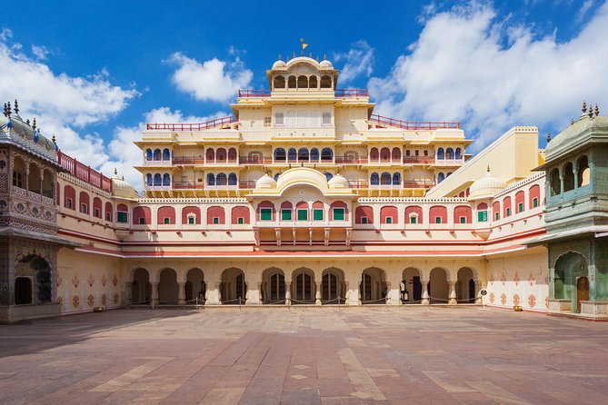2-Day Private Tour of Jaipur from Delhi: City Palace, Hawa Mahal and Amber Fort - Hawa Mahal and Jaipur’s famous facade