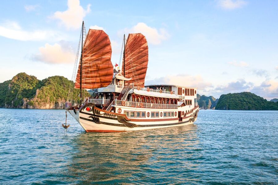 2-Day Royal Palace Ha Long Bay & Ti Top Island Cruise - What the $108 Ha Long Bay cruise really offers