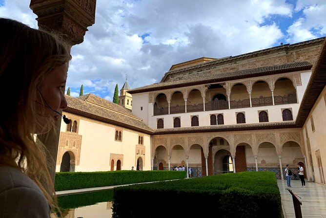 Alhambra and Nasrid Palaces Guided Tour with Tickets - Generalife gardens: the quieter royal retreat
