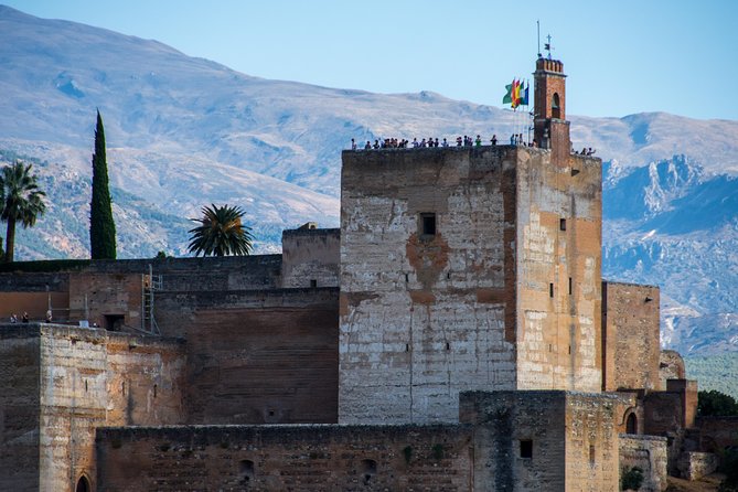 Alhambra and Nasrid Palaces Ticket with Audioguide - Generalife Gardens: the calm opening act
