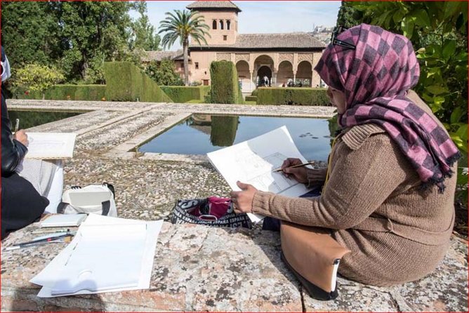 Alhambra &Charles Palace Guided Tour with Optional Nasrid Palaces - Palace of Carlos V, a striking change of style
