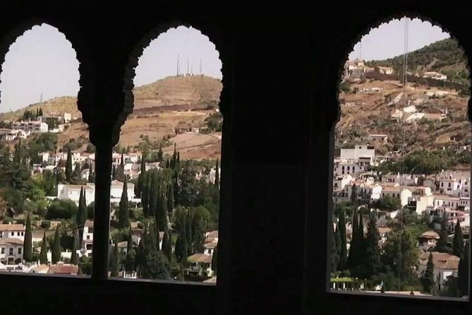 Alhambra &Charles Palace Guided Tour with Optional Nasrid Palaces - Generalife Gardens and the Alcazaba fortress