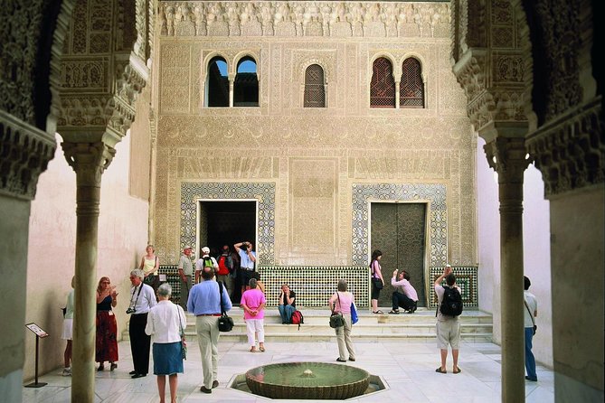 Alhambra Complete: Ticket Skip-the-Line Nasrid Palace and Generalife with Guide - Why this Alhambra tour is worth considering