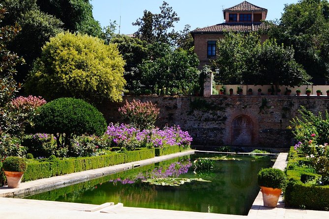 Alhambra Complete: Ticket Skip-the-Line Nasrid Palace and Generalife with Guide - The Nasrid Palaces: the essential ticket