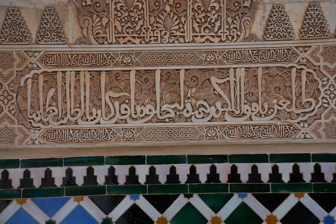 Alhambra Complete: Ticket Skip-the-Line Nasrid Palace and Generalife with Guide - The Alhambra: a city on Sabica Hill