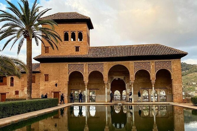 Alhambra Experience – Explore Nasrid Palaces & Generalife Gardens - Why the Alhambra deserves your time
