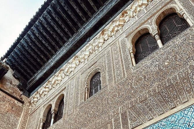 Alhambra Experience – Explore Nasrid Palaces & Generalife Gardens - Stop one: Getting oriented inside the Alhambra complex