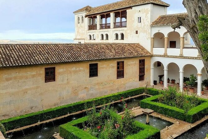 Alhambra Experience – Explore Nasrid Palaces & Generalife Gardens - The biggest issue: confirmation is not immediate