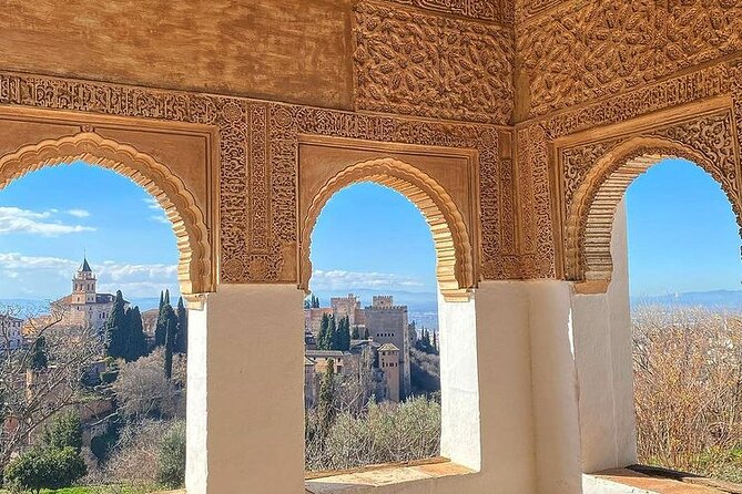Alhambra Experience – Explore Nasrid Palaces & Generalife Gardens - Arrival, transport, and what to carry