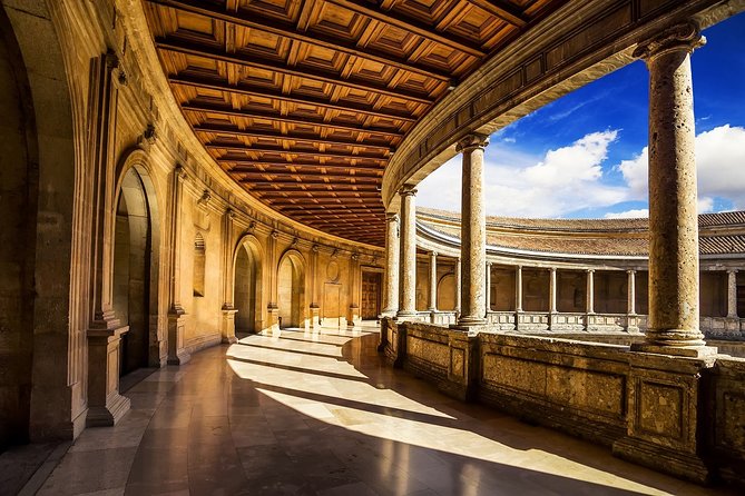 Alhambra & Generalife Skip the line Small Group including Nasrid Palaces - Price, timing, and practical value
