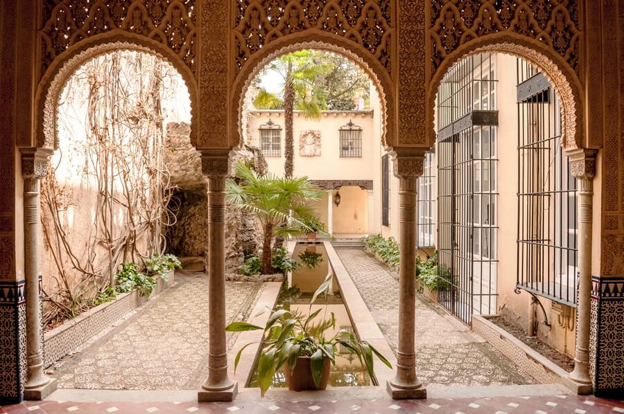 Alhambra & Nasrid Palace: Private Tour with Tickets - Generalife gardens and the royal retreat
