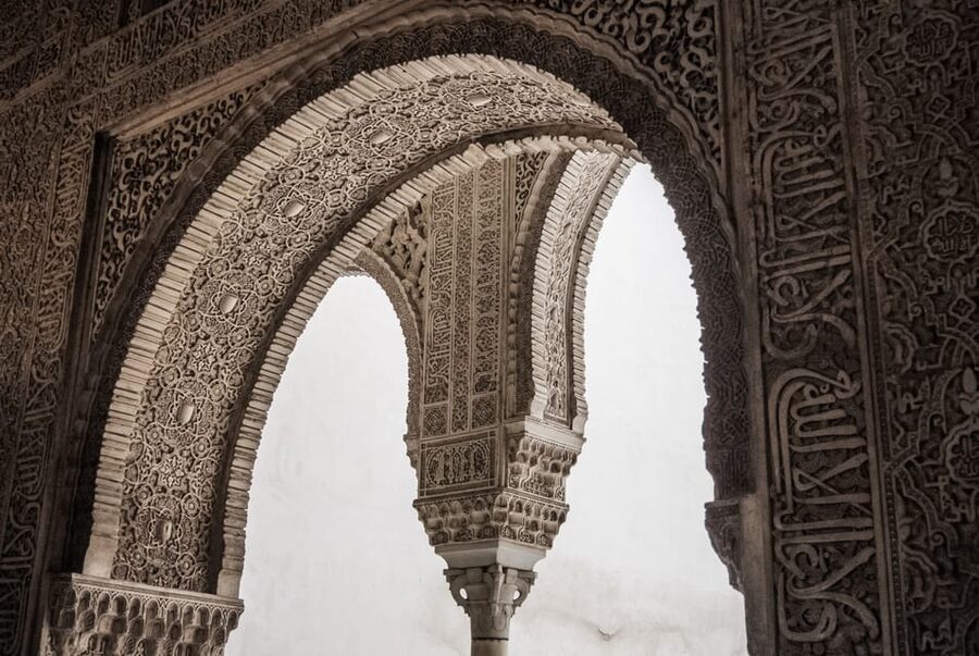 Alhambra & Nasrid Palace: Private Tour with Tickets - What three hours really gives you