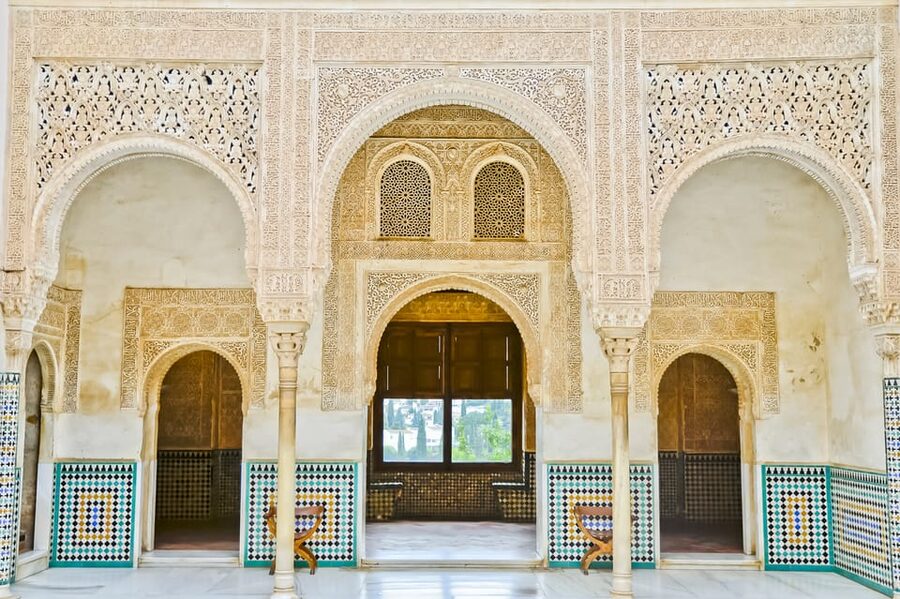 Alhambra & Nasrid Palace: Private Tour with Tickets - Is $320 per person fair value?
