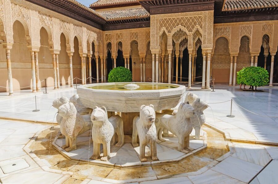 Alhambra & Nasrid Palace: Private Tour with Tickets - Meeting the guide near the Alhambra entrance