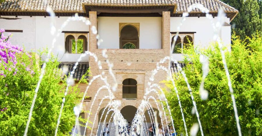 Alhambra, Nasrid Palaces and Albaicin Tour - Why this Granada combination tour works