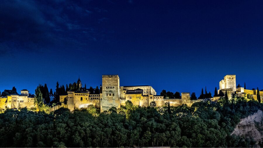 Alhambra: Nasrid Palaces Guided Night Tour without tickets - The first question: do you already have the right ticket?