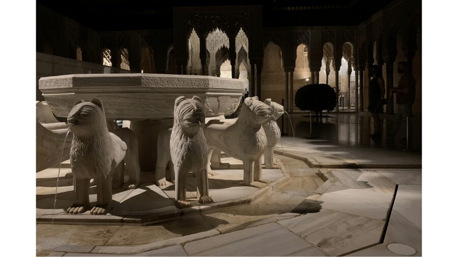 Alhambra: Nasrid Palaces Guided Night Tour without tickets - Charles V’s Palace after dark