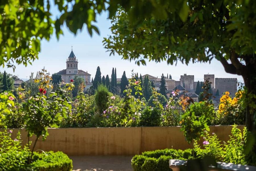 Alhambra: tour without Nasrid Palaces with official tour guide and tickets - The Generalife: fountains, terraces, and royal retreat