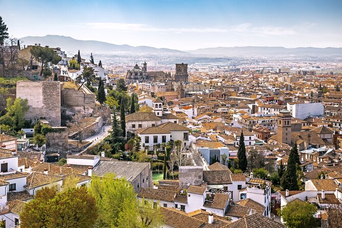 Alhambra with Nazaries Palaces Private Tour - Alcazaba, the Alhambra’s military beginning