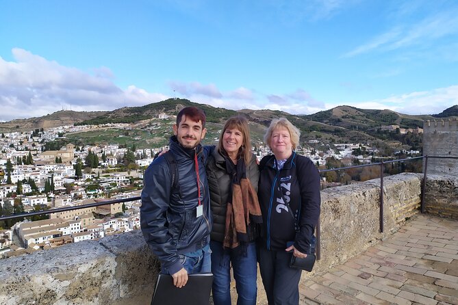 Alhambra with Nazaries Palaces Private Tour - Starting the visit at the Generalife gardens