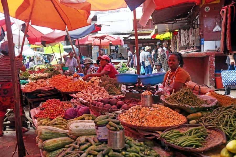 Antananarivo: Guided Tour and sunset in queen's palace - Analakely market and the city’s everyday rhythm