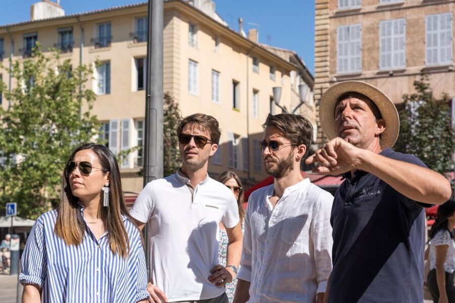 Avignon: City Walking Tour with Popes Palace Entry - Key points at a glance