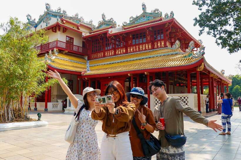 Ayutthaya One Day: Famous Temples & Bang Pa-In Palace Tour - Wat Maha That and the Buddha head in the roots