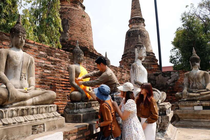 Ayutthaya One Day: Famous Temples & Bang Pa-In Palace Tour - What the transport and group size are really like