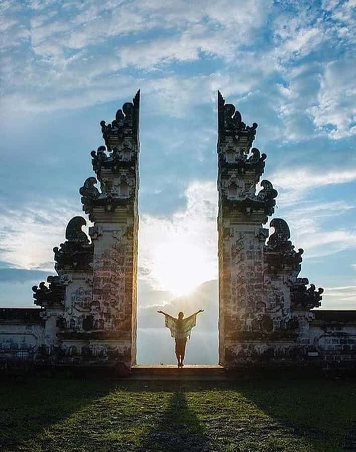 Bali:Heaven Gate, TirtaGangga Palace, and Beach Escape Tour - Lempuyang Gate and the Mount Agung view