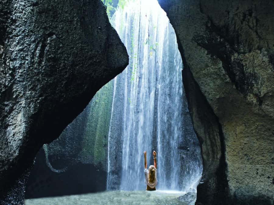 Bali: Lempuyang Temple, Water Palace, and Waterfall Tour. - Transport, timing, and the small-group question