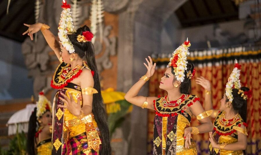 Bali: Ubud Palace Legong Dance Show Ticket - The best parts: dancers, costumes, and music