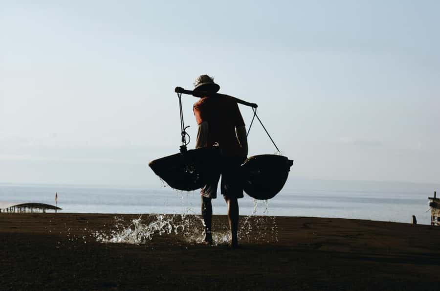 Bali: Ujung Water Palace, Candidasa and Sidemen Village Tour - Kusamba salt pans: a short lesson in local work