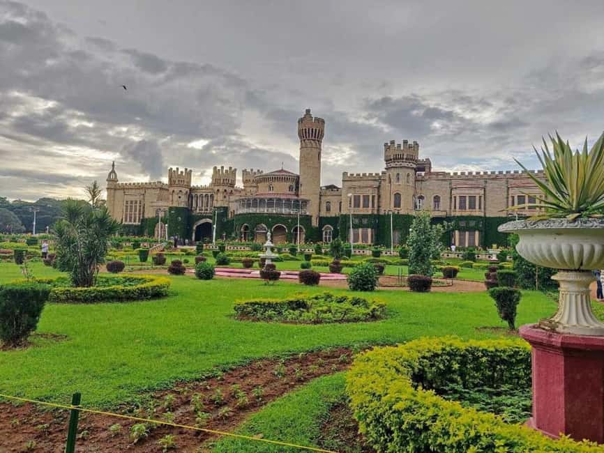 Bangalore City Tour: Lalbagh, Tipu Palace & Bull Temple - Starting at the Bull Temple in Basavanagudi