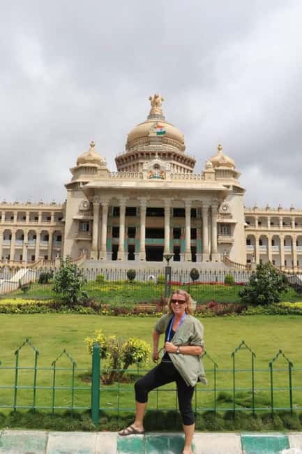 Bangalore City Tour: Walking, Palace & Temples - KR Market and the reality of the shopping stop