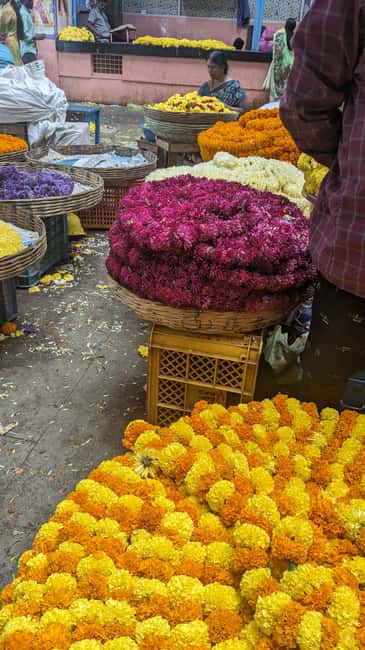 Bangalore Walking Tour KR Flower Market,Fort,Tippu palace - What the private format changes