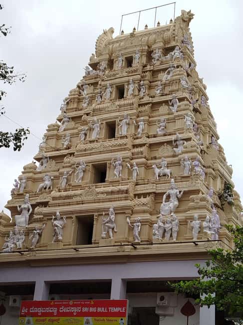Bangalore Walking Tour KR Flower Market,Fort,Tippu palace - Bangalore Fort in a short historical stop