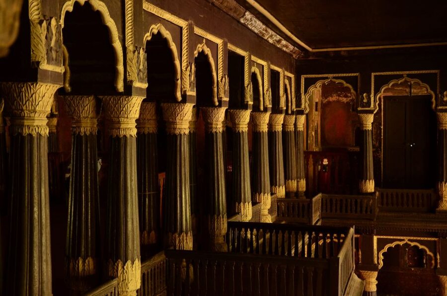 Bangalore: Walking Tour of Fort, Palaces, and Market - Meeting at Kempegowda Road and finding your guide