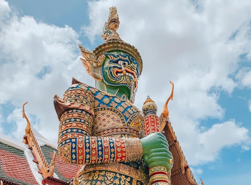 Bangkok: 2 Hours Grand Palace & Wat Pho Private Tour - The short ride toward Wat Pho