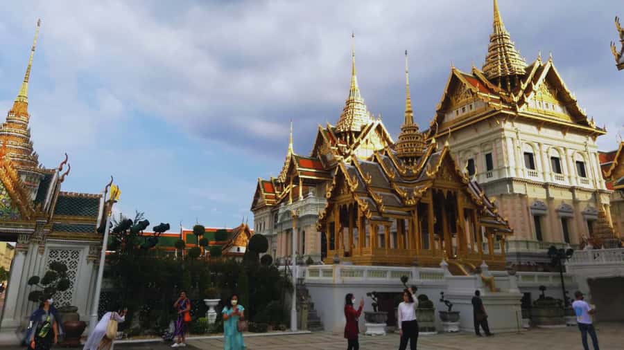Bangkok: City Highlights Private Tour with Palace & Temples - Bangkok City Pillar Shrine and the old civic center