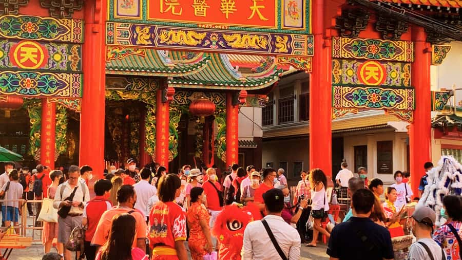 Bangkok: City Highlights Private Tour with Palace & Temples - What the guide and driver add