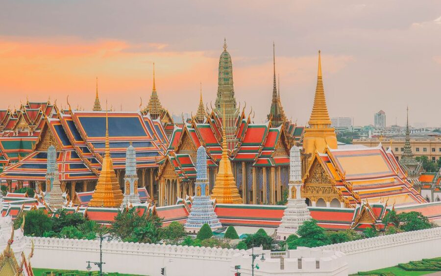 Bangkok: Grand Palace and Emerald Buddha Half-Day Tour - Meeting at Maharaj Tunnel Gate 2
