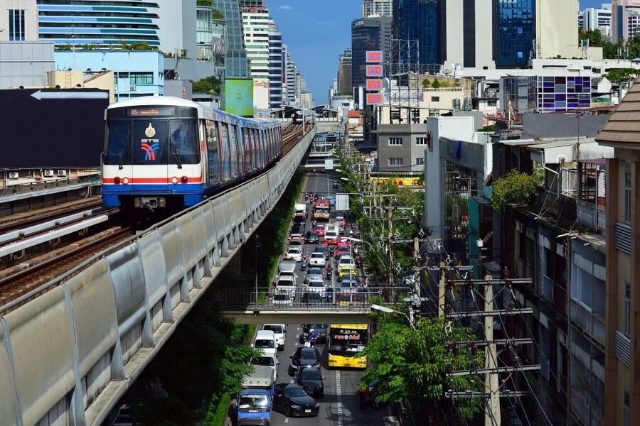 Bangkok: Grand palace and Iconic temple Half-Day Private - Riding an electric tuk-tuk through old Bangkok