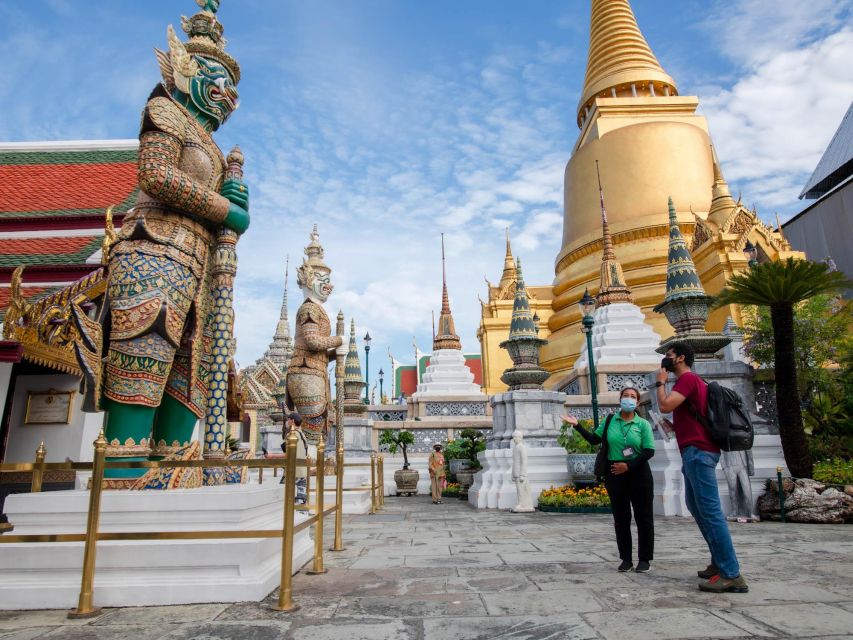 Bangkok: Grand Palace and Wat Arun Guided Walking Tour - A 10-minute tuk-tuk ride to Tha Tian