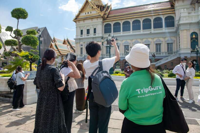 Bangkok: Grand Palace and Wat Phra Kaew Guided Walking Tour - The guides are the tour’s strongest feature