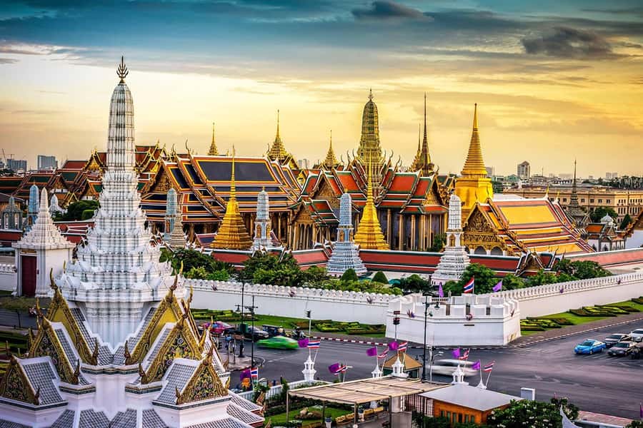 Bangkok: Grand Palace, Wat Arun & Giant Buddha Iconic Tour - Key points to know before booking