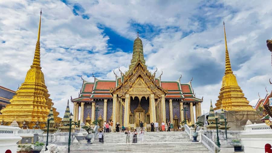 Bangkok: Grand Palace, Wat Arun & Giant Buddha Iconic Tour - Is $78 good value?