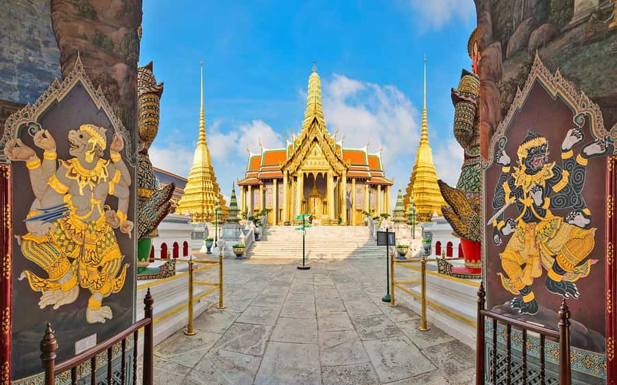 Bangkok: Grand Palace, Wat Arun & Giant Buddha Iconic Tour - Why this Bangkok day tour works