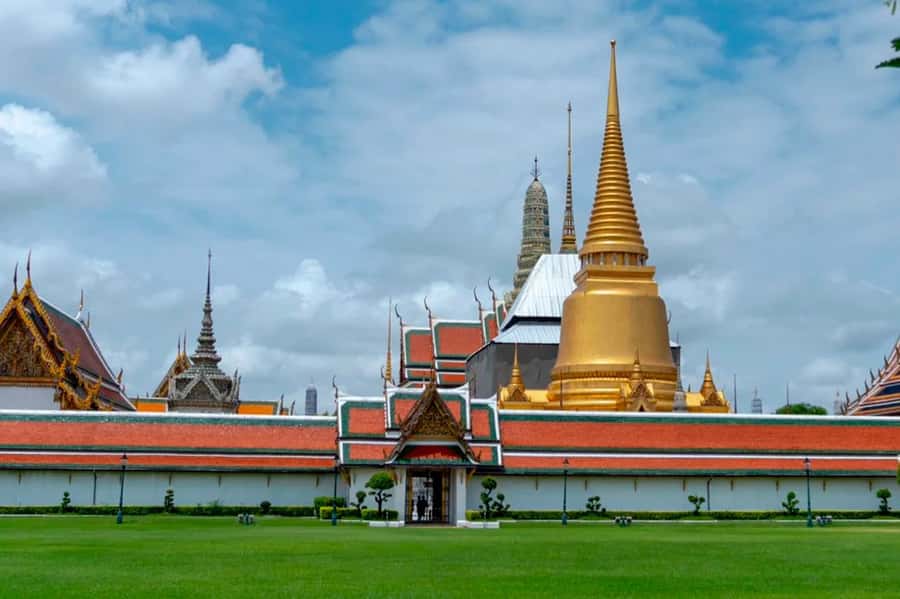 Bangkok: Grand Palace, Wat Arun & Giant Buddha Iconic Tour - Thirty minutes on the river by boat